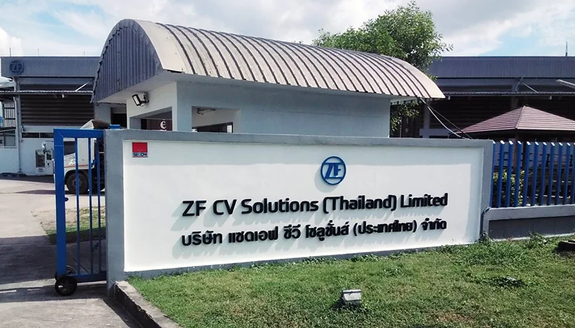 ป้ายชื่อตัวอักษรสังกะสีพ่นสีหน้าบริษัท ZF CV SOLUTION นิคมอุตสาหกรรมอีสเทิร์นซีบอร์ด